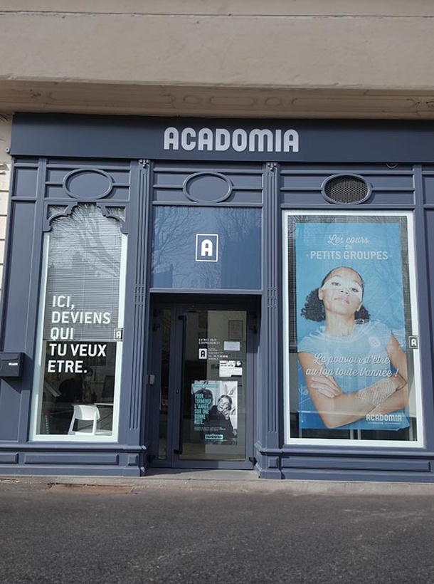 Devanture de l'agence Acadomia à Clermont-Ferrand