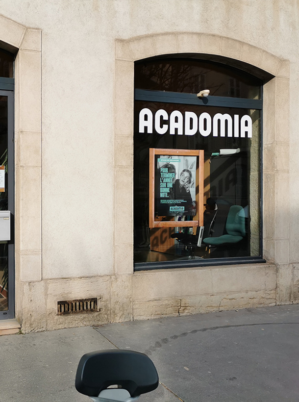 Devanture de l'agence Acadomia à Dijon