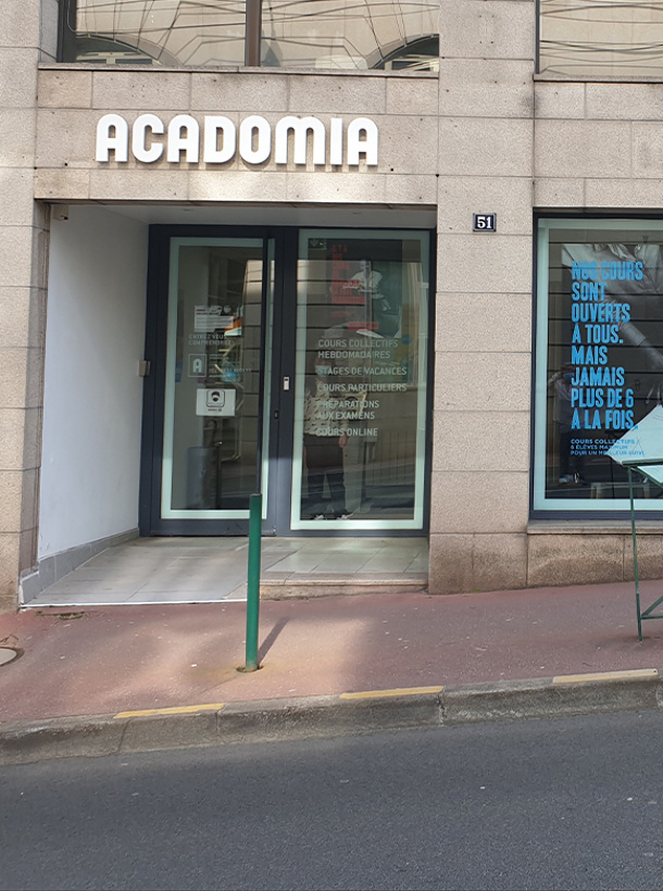 Devanture de l'agence Acadomia à Limoges