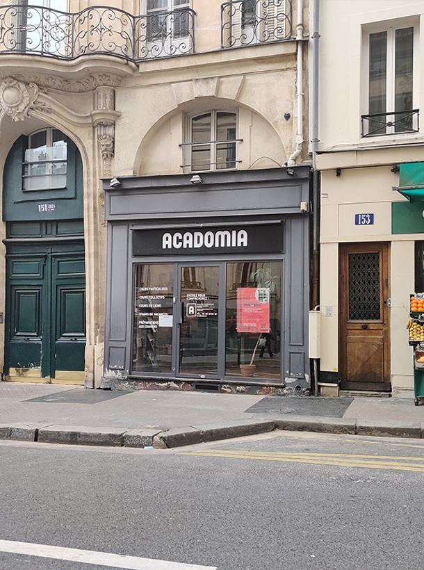 Devanture de l'agence Acadomia à Paris 5