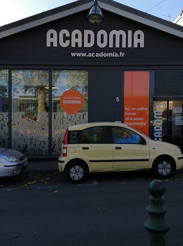 Devanture de l'agence Acadomia à Savigny-sur-Orge