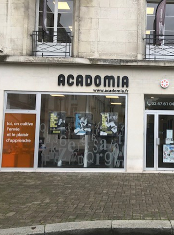 Devanture de l'agence Acadomia à Tours
