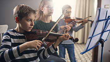 Cours collectif de musique violon Acadomia