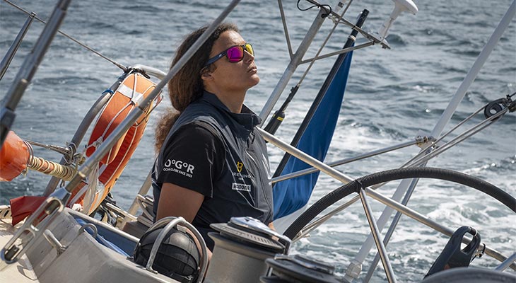 Photo de marie tabarly sur son bateau pour l'ocean globe race 2023